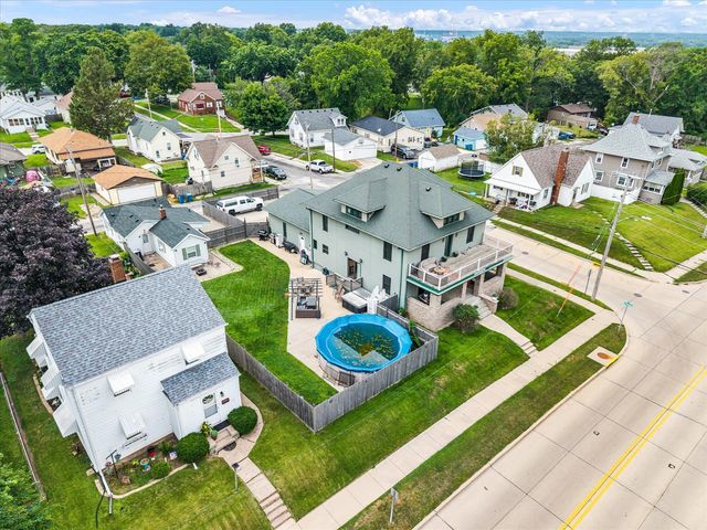 302 9TH Street, Silvis, IL 61282