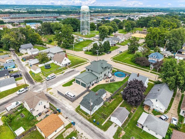 302 9TH Street, Silvis, IL 61282
