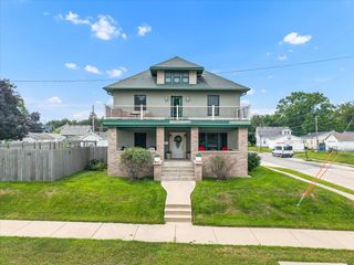 302 9TH Street, Silvis, IL 61282