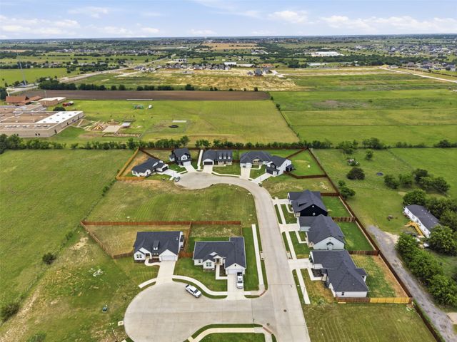585 Highview Court, Godley, TX 76044