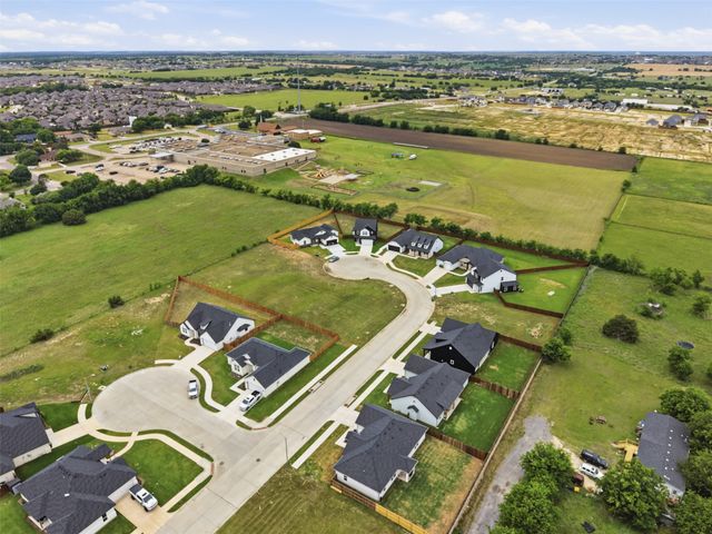 585 Highview Court, Godley, TX 76044