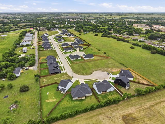 585 Highview Court, Godley, TX 76044