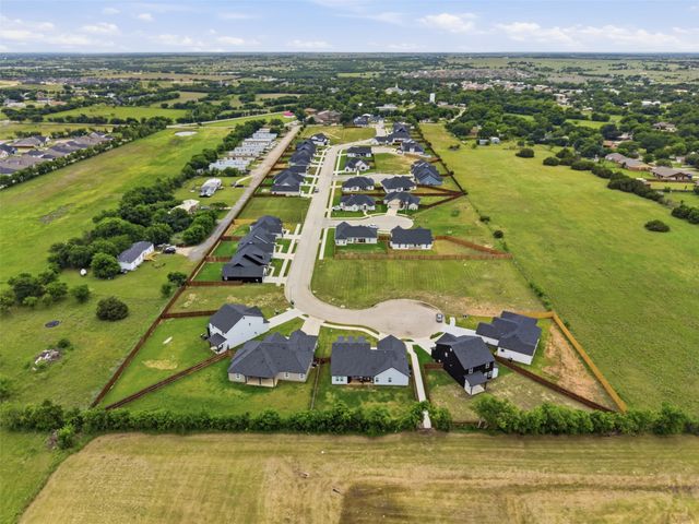 585 Highview Court, Godley, TX 76044