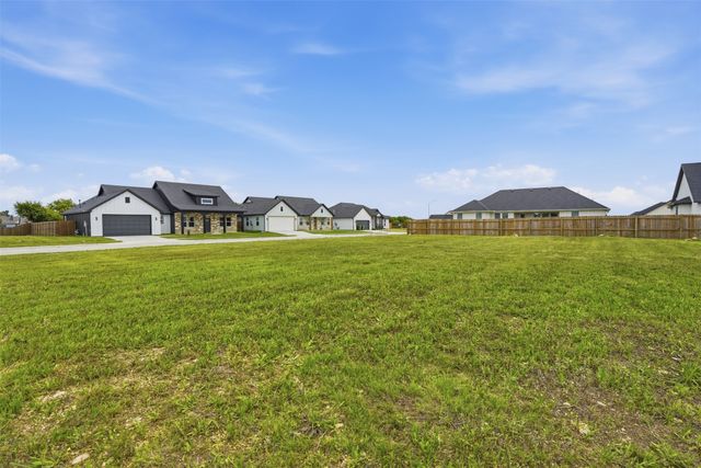 585 Highview Court, Godley, TX 76044