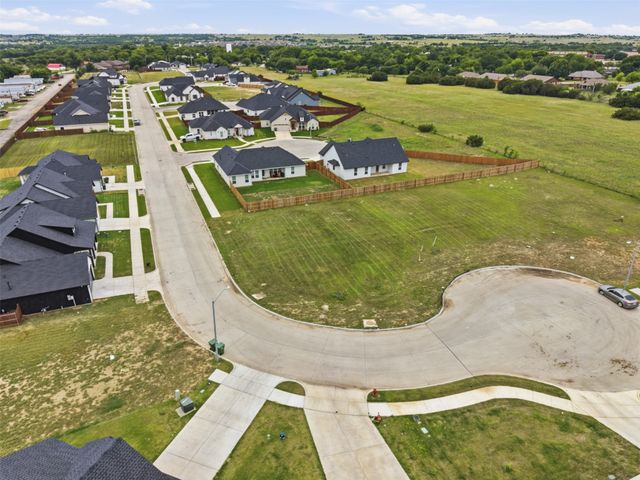 585 Highview Court, Godley, TX 76044
