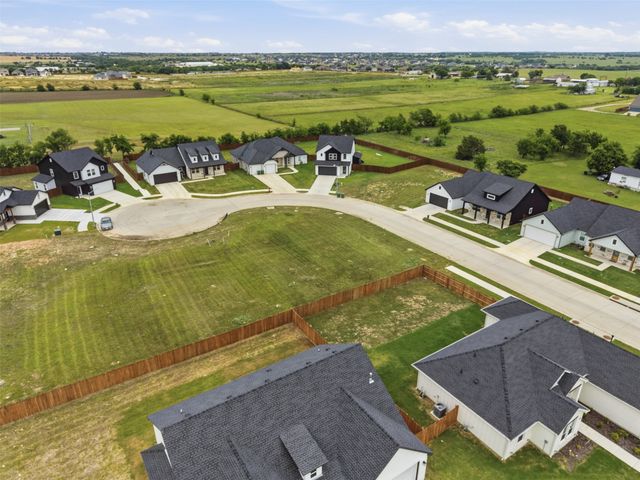 585 Highview Court, Godley, TX 76044