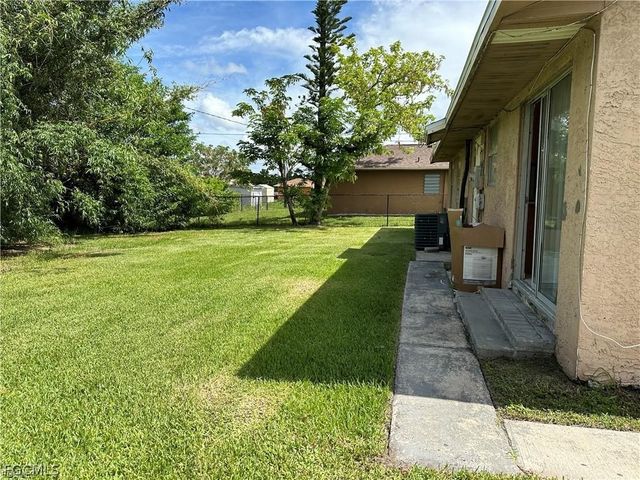 8 Roanoke DR, Fort Myers, FL 33905