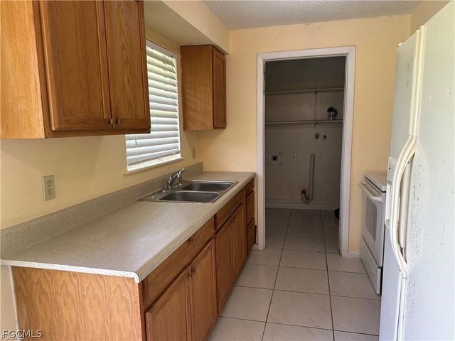 8 Roanoke DR, Fort Myers, FL 33905