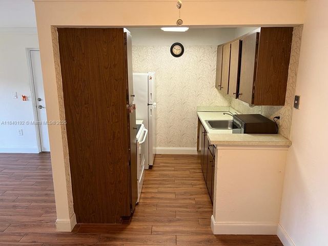 7160 Fairway Dr J18, Miami Lakes, FL 33014