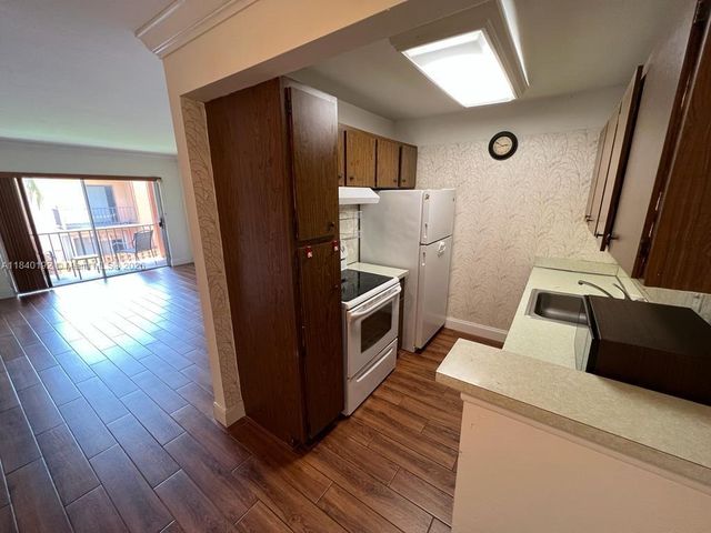 7160 Fairway Dr J18, Miami Lakes, FL 33014