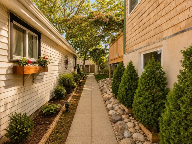 12 Hideaway Vlg G, Bourne, MA 02532