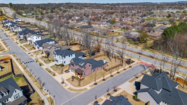 2852 N Poppy Lane, Fayetteville, AR 72704