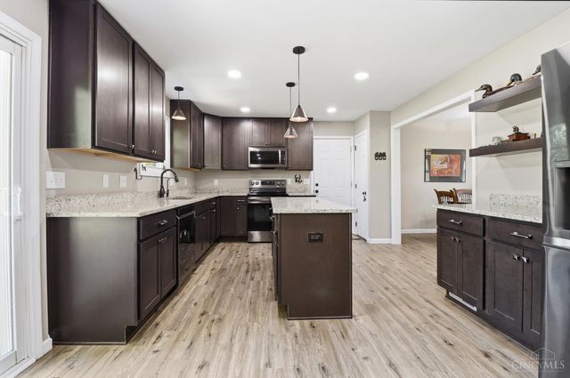 736 Wards Corner, Loveland, OH 45140