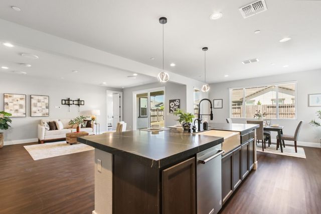 4121 Peak Ct, Rancho Cordova, CA 95742