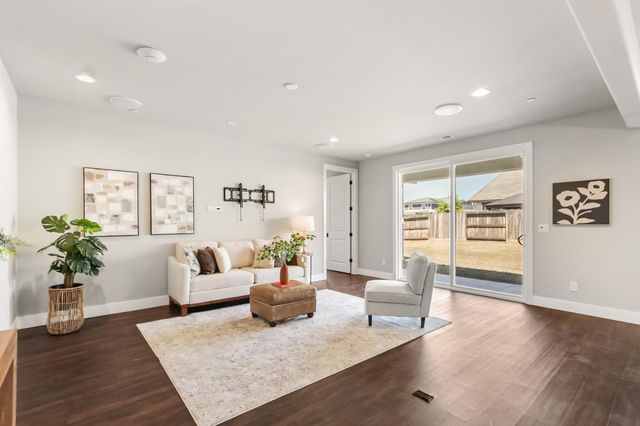 4121 Peak Ct, Rancho Cordova, CA 95742