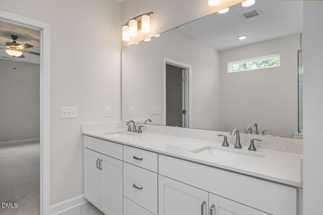 559 Whinfield Place, Aberdeen, NC 28315