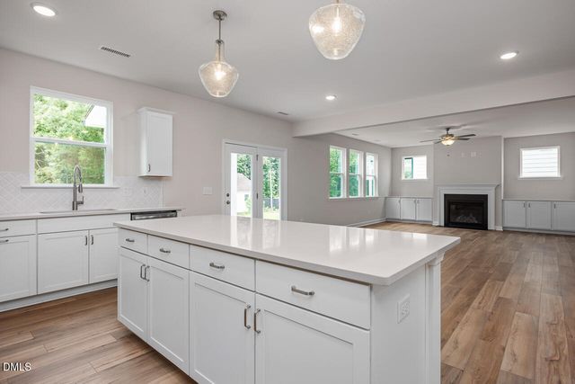 559 Whinfield Place, Aberdeen, NC 28315