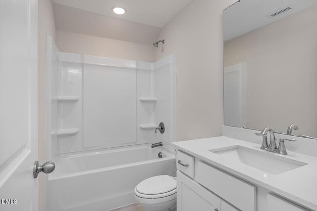 559 Whinfield Place, Aberdeen, NC 28315