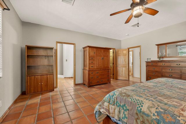 250 Phillips Road, Los Lunas, NM 87031