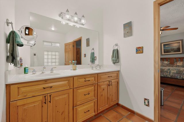 250 Phillips Road, Los Lunas, NM 87031