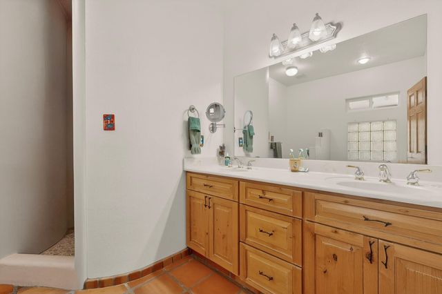 250 Phillips Road, Los Lunas, NM 87031