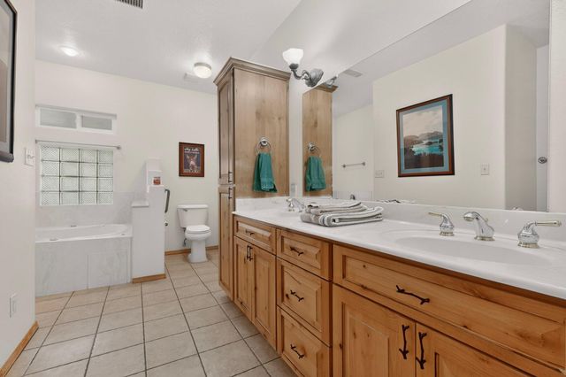 250 Phillips Road, Los Lunas, NM 87031