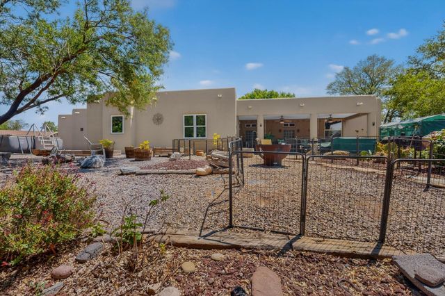 250 Phillips Road, Los Lunas, NM 87031