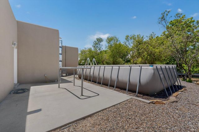 250 Phillips Road, Los Lunas, NM 87031