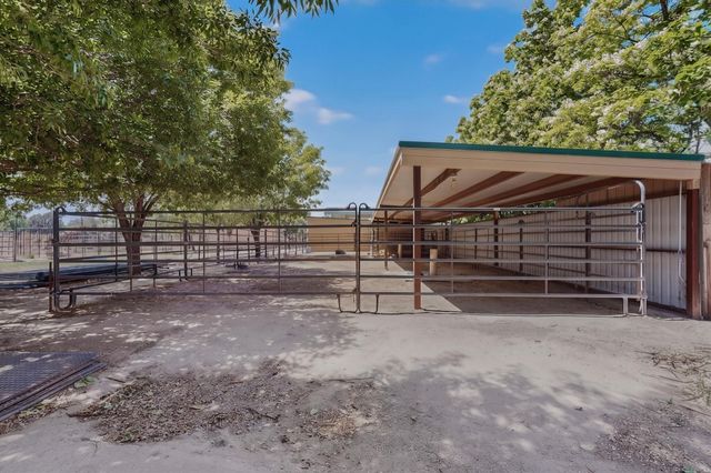250 Phillips Road, Los Lunas, NM 87031