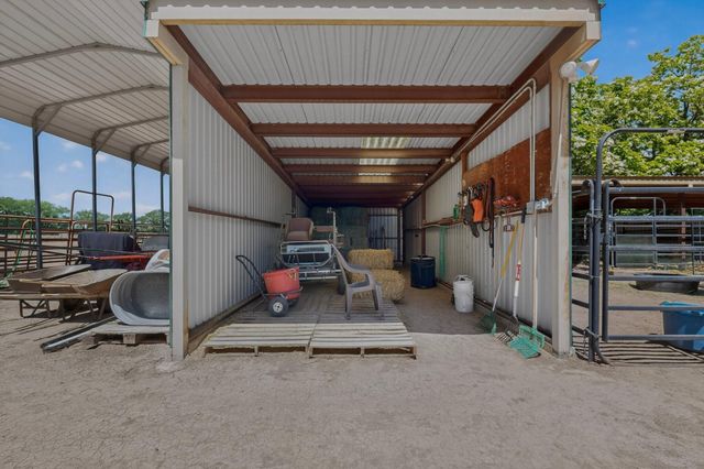 250 Phillips Road, Los Lunas, NM 87031