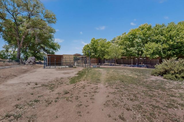 250 Phillips Road, Los Lunas, NM 87031