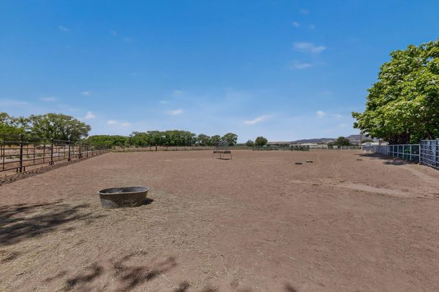 250 Phillips Road, Los Lunas, NM 87031