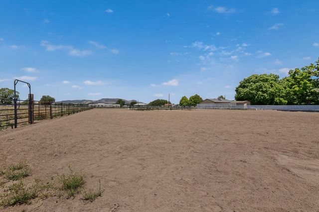250 Phillips Road, Los Lunas, NM 87031