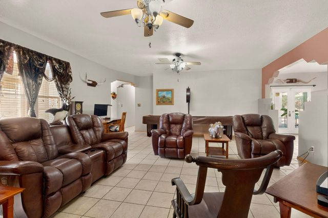250 Phillips Road, Los Lunas, NM 87031