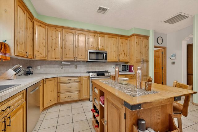 250 Phillips Road, Los Lunas, NM 87031