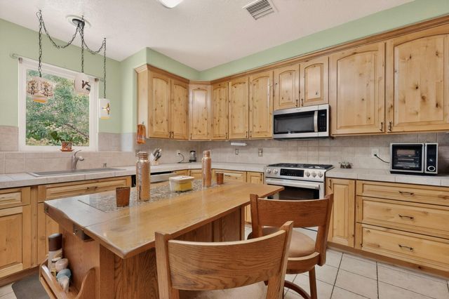 250 Phillips Road, Los Lunas, NM 87031
