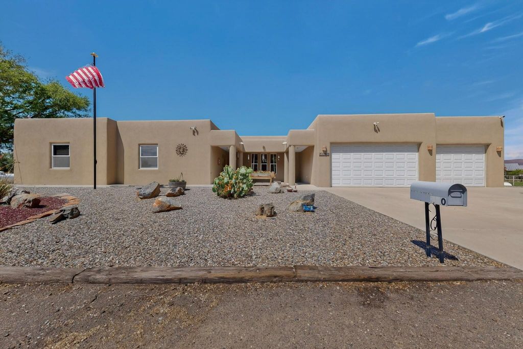 250 Phillips Road, Los Lunas, NM 87031