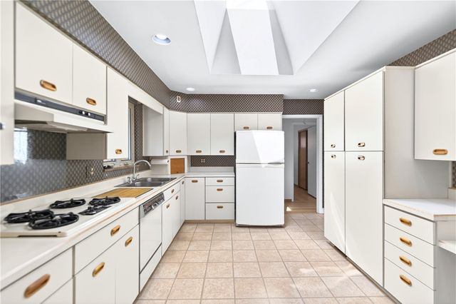 243 Greenridge Rd, Hempfield Twp, PA 15601