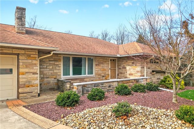 243 Greenridge Rd, Hempfield Twp, PA 15601