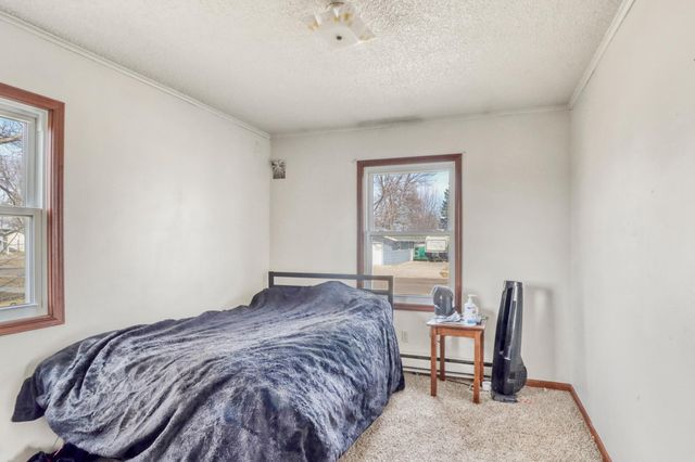 3102 8th Avenue N, Fargo, ND 58102