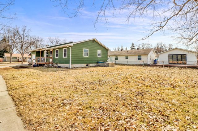3102 8th Avenue N, Fargo, ND 58102