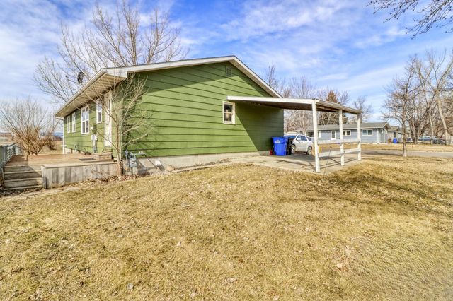 3102 8th Avenue N, Fargo, ND 58102