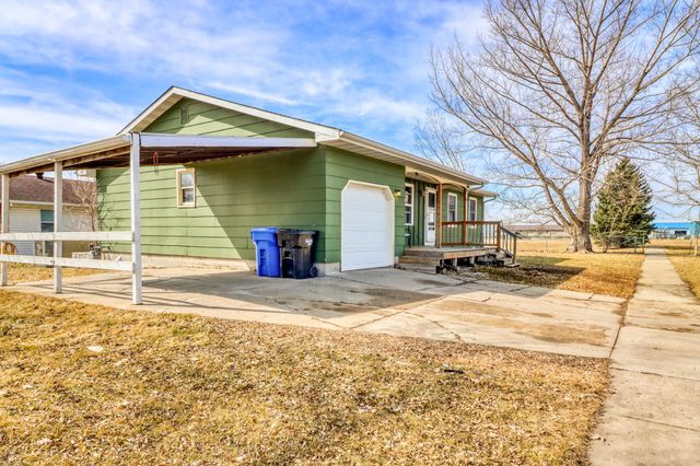 3102 8th Avenue N, Fargo, ND 58102