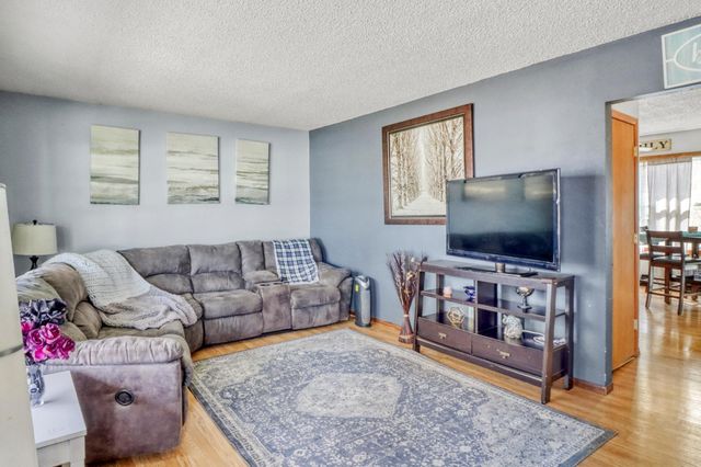 3102 8th Avenue N, Fargo, ND 58102