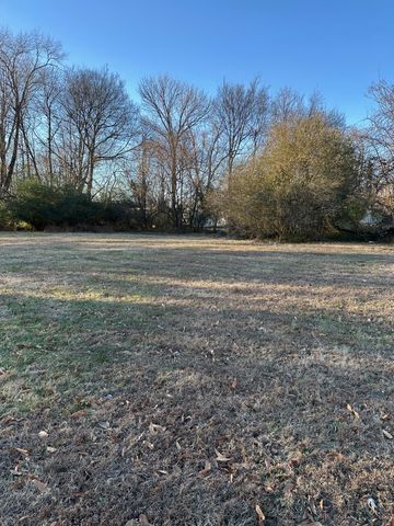 2722 Ann Dr, Clarksville, TN 37040