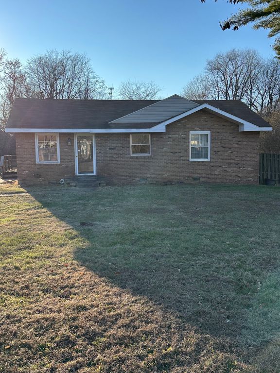 2722 Ann Dr, Clarksville, TN 37040