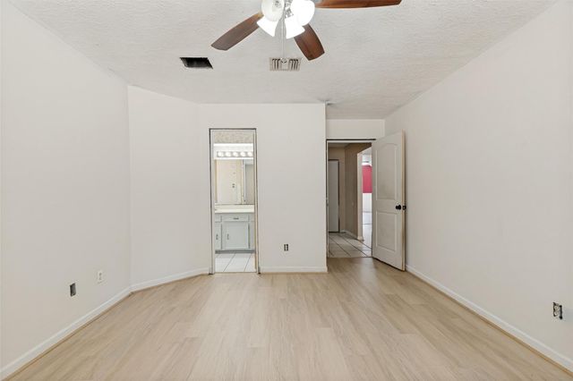 221 Tupelo Lane, Conroe, TX 77304