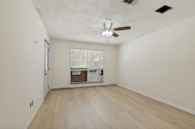 221 Tupelo Lane, Conroe, TX 77304