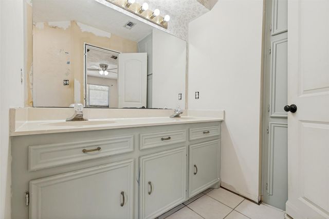 221 Tupelo Lane, Conroe, TX 77304
