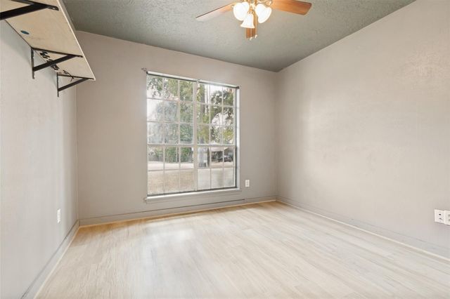 221 Tupelo Lane, Conroe, TX 77304